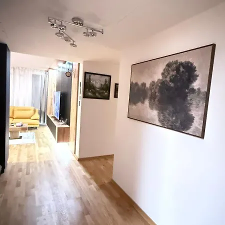Apartmán Elegancy, Technology And Private Garden In Downtown