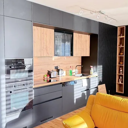 Elegancy, Technology And Private Garden In Downtown Apartment